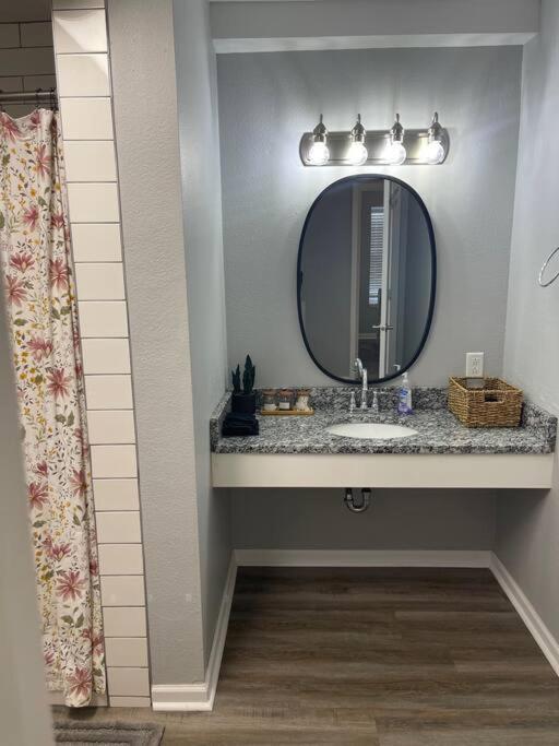 The Bernice - 2 Bedroom Apt In Quilt Town, Usa Hamilton Екстериор снимка