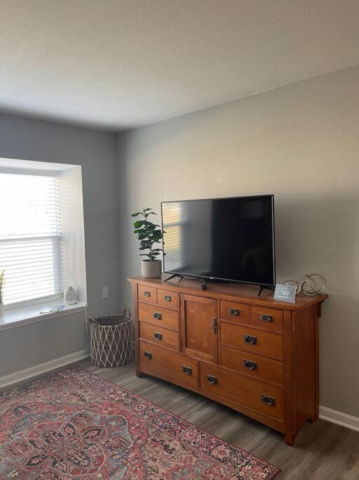 The Bernice - 2 Bedroom Apt In Quilt Town, Usa Hamilton Екстериор снимка
